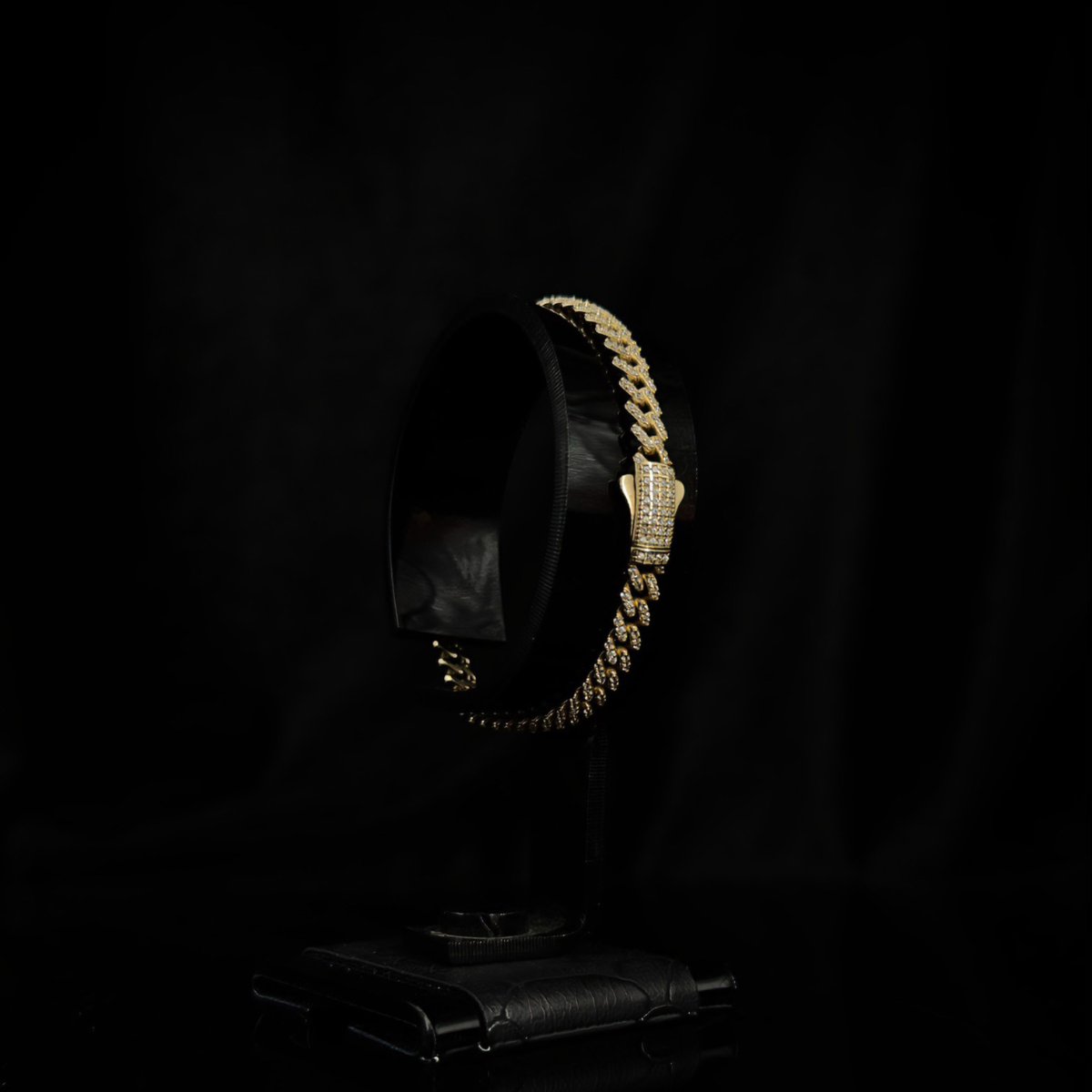PULSO CUBANO CON ZIRCONIAS ORO 10K 19cm