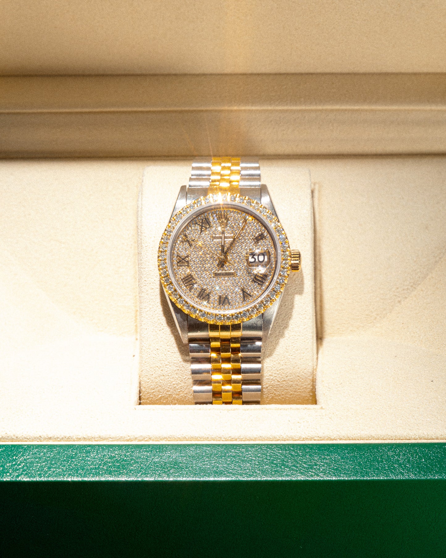 Rolex Datejust Diamantes Naturales – Bisel & Dial · Correa Jubilee Oro 18K