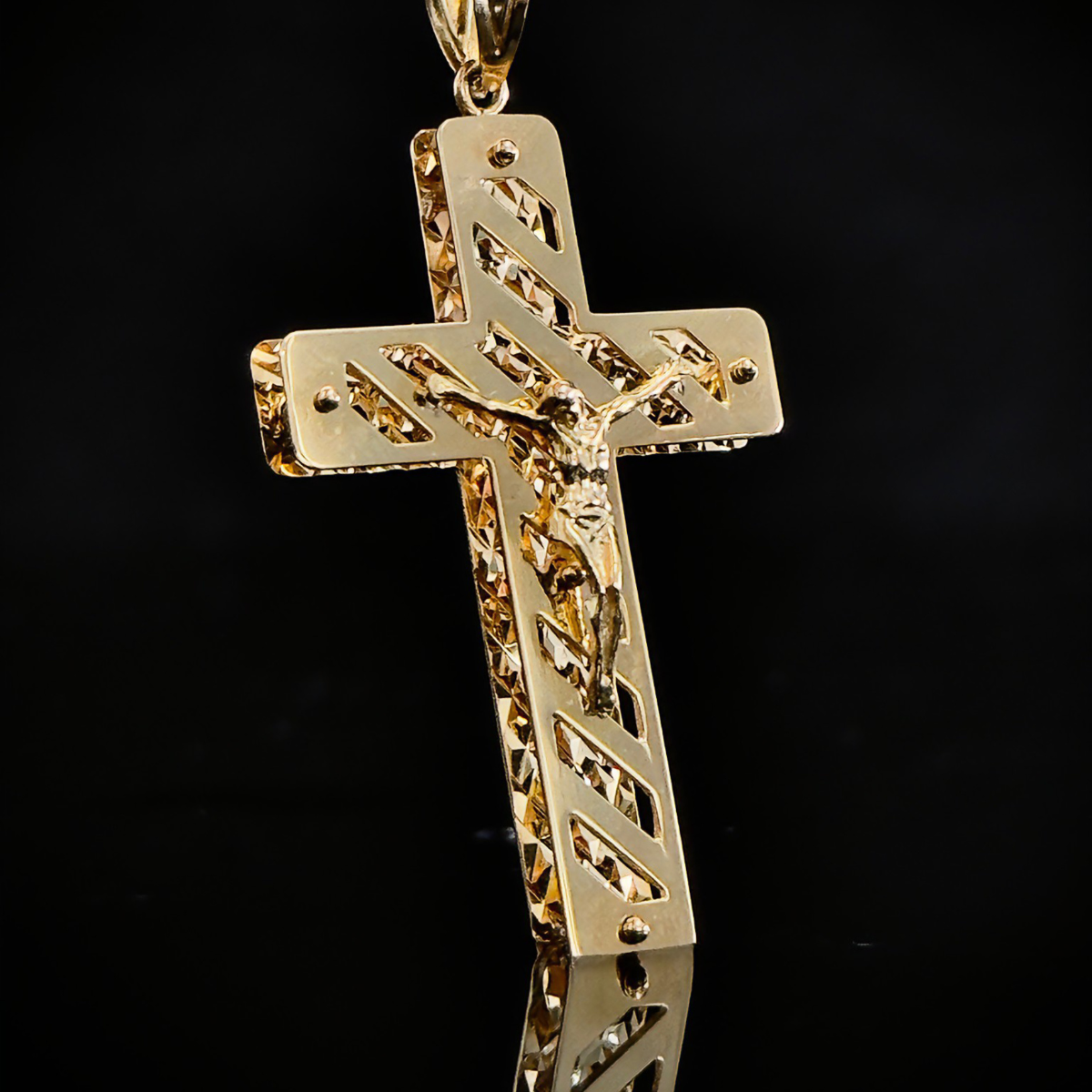 DIJE CRUZ CON CRISTO EN ORO 10K